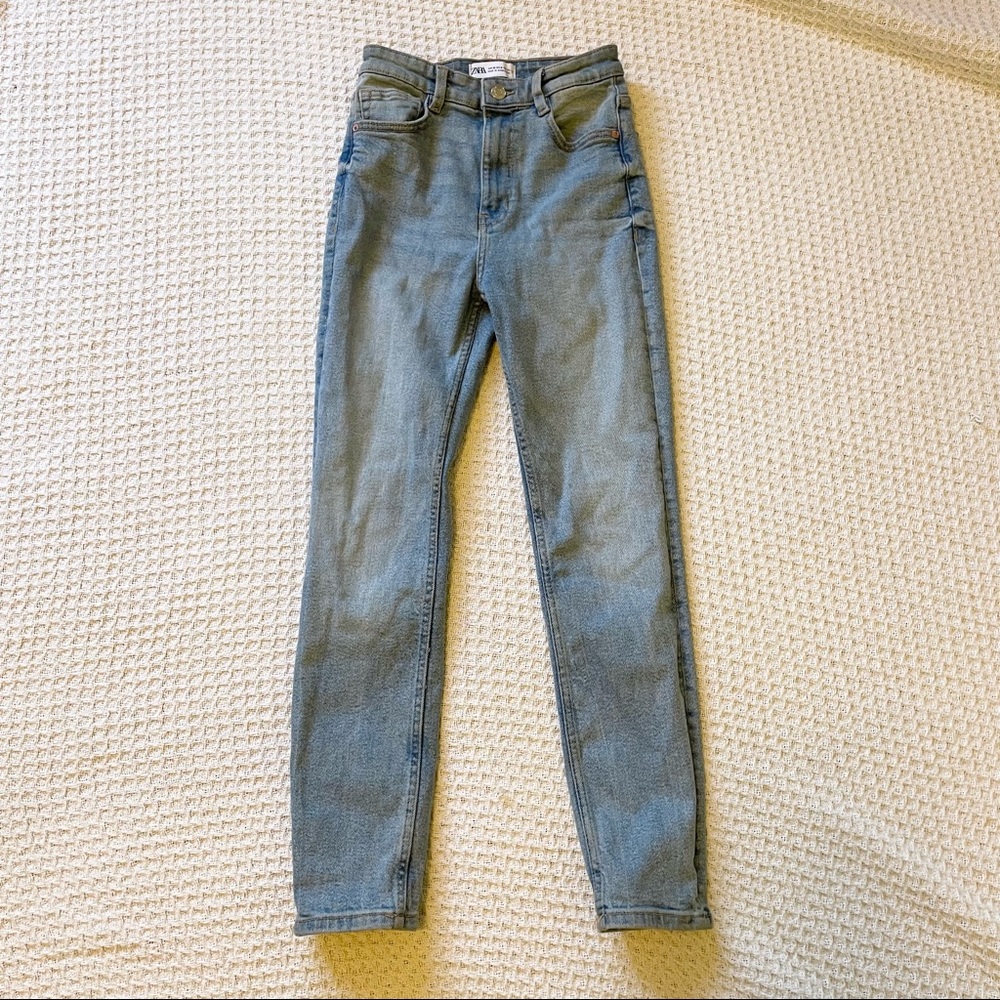 Zara straight jeans in washed blue (size US 0)